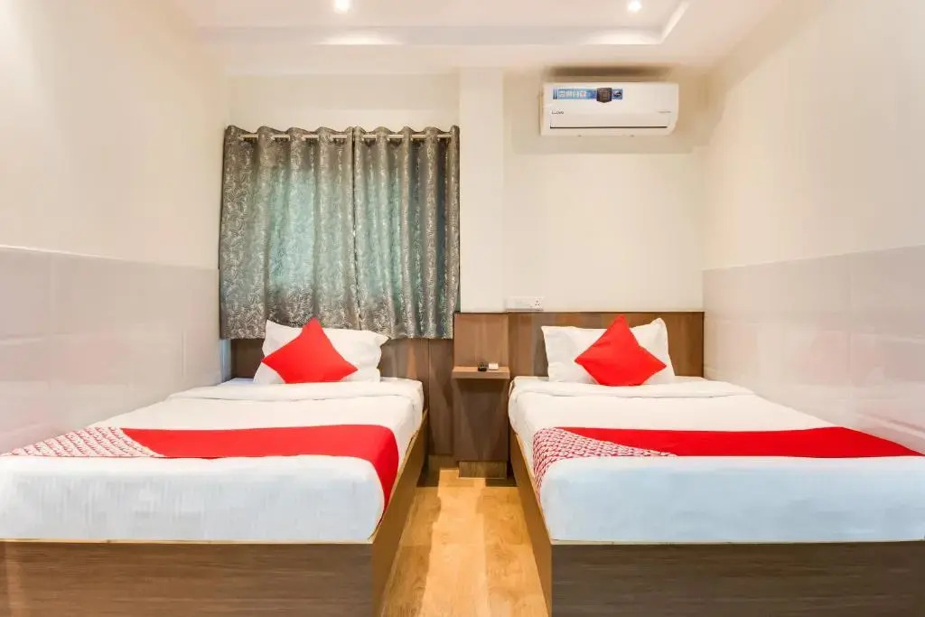 OYO Flagship Hotel GV Residency