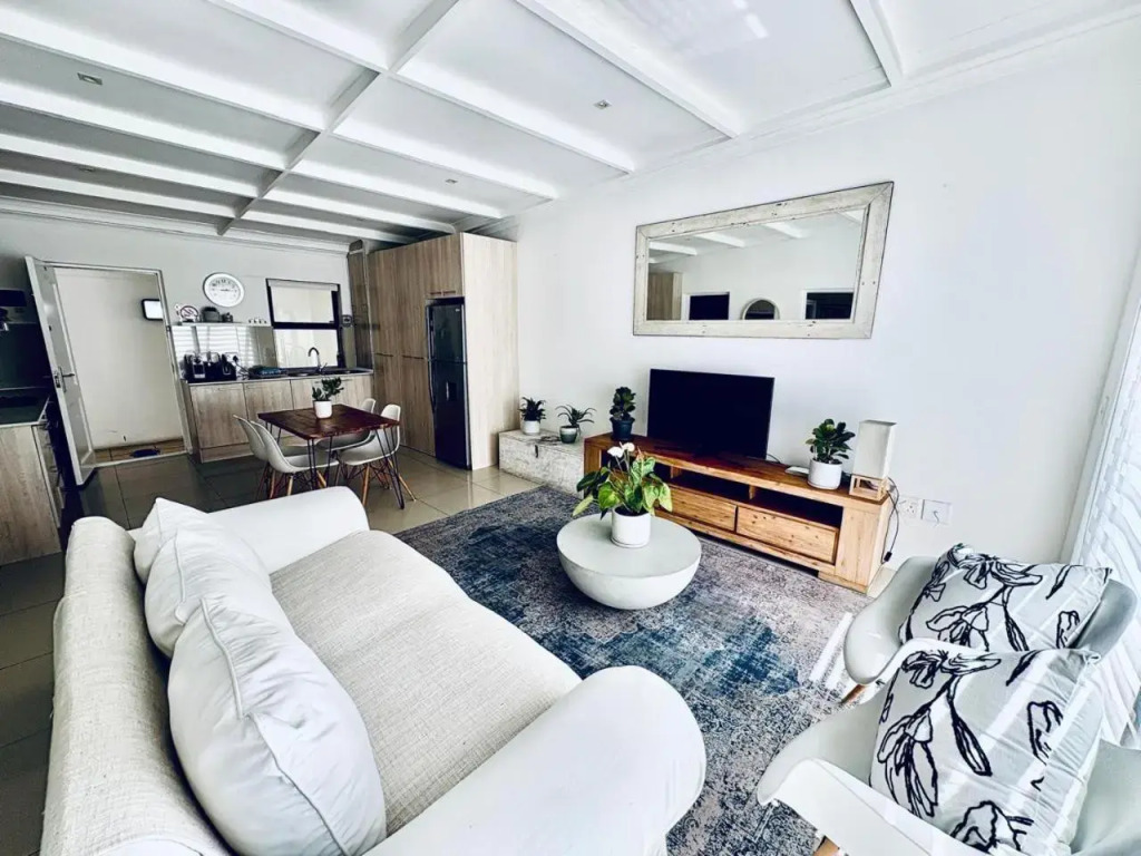 Big Bay Stunning Upmarket Apartment