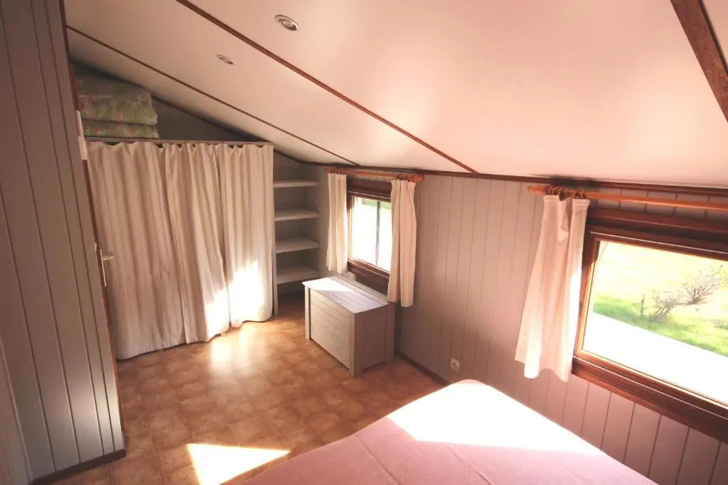 Domaine de vacances à 600m de la plage villa 2 chambres climatisées 4 couchages WIFI terrasse parking animations et piscines en supplément LRTAMB15