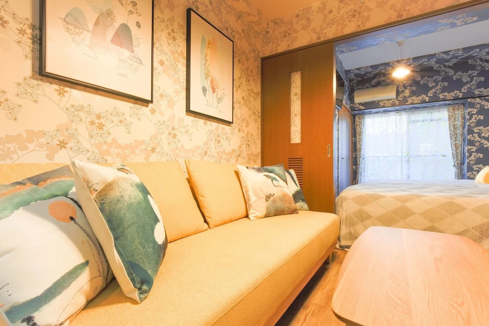 Grand Court Namba 206