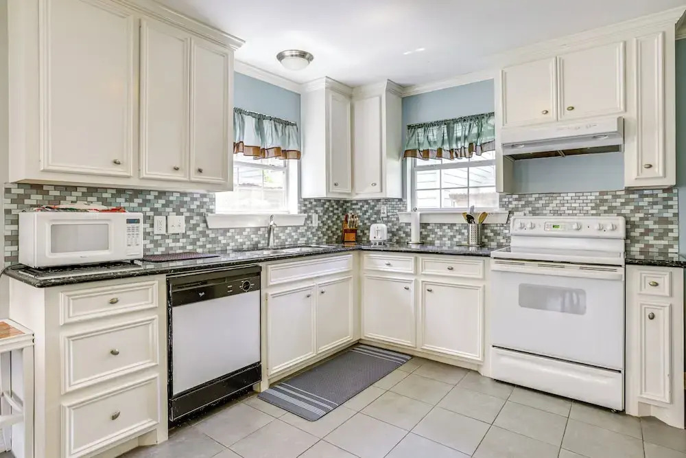 Walk to Shops & Dining: Houston Heights Home!