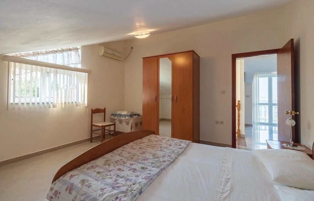 Nice Home in Poljana With Wifi and 4 Bedrooms