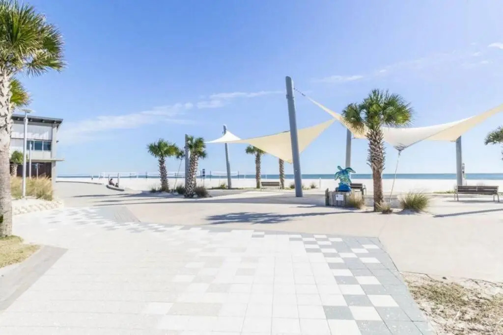 South Winds unit 2-Gorgeous Newly Updated Condo in the Heart of Gulf Shores!!