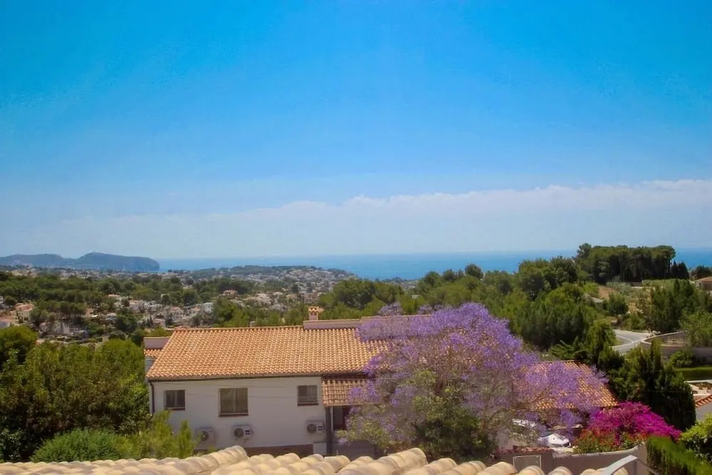 Sol Mar - sea view holiday home with private pool in Benissa