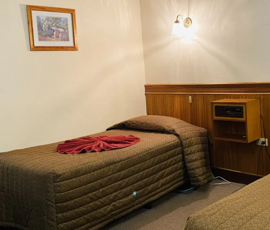 County Lodge Motor Inn