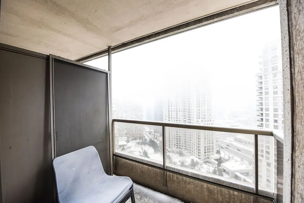 Sarkar Suites - 3880 Duke of York Blvd