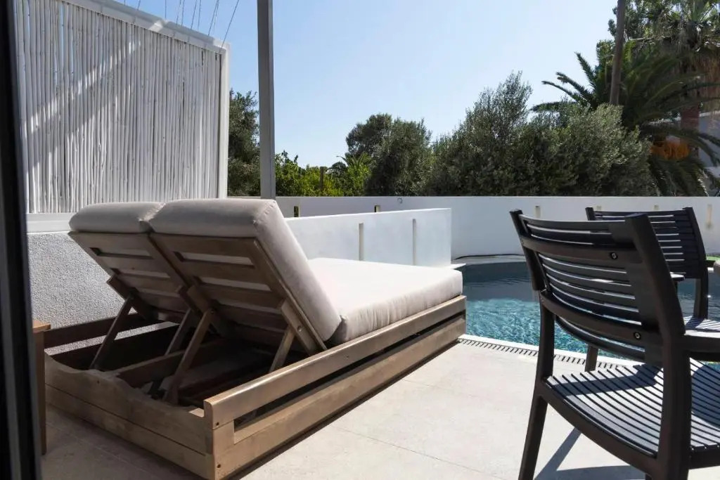 SKYROS BLUE SUITES