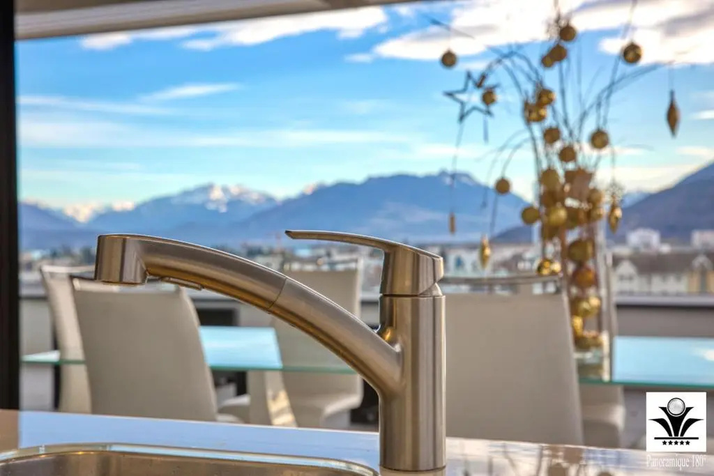 Panoramique 180 lac et montagne et Nid Secret spa romantique