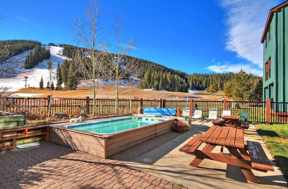 Amazing Ski in-out Condo With Mountain Views - FP114 by RedAwning