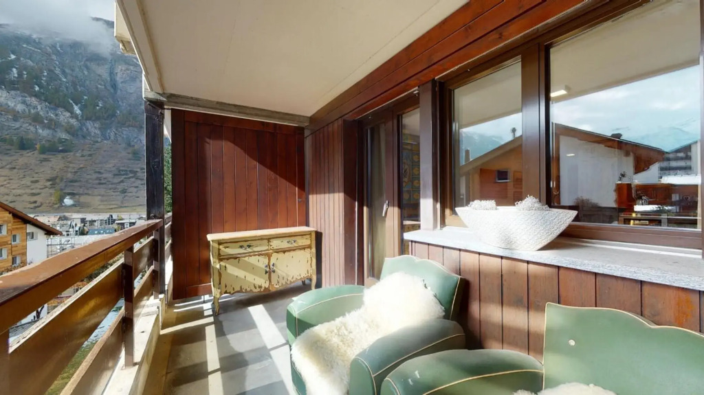 Bright studio with balcony & view to the Matterhorn