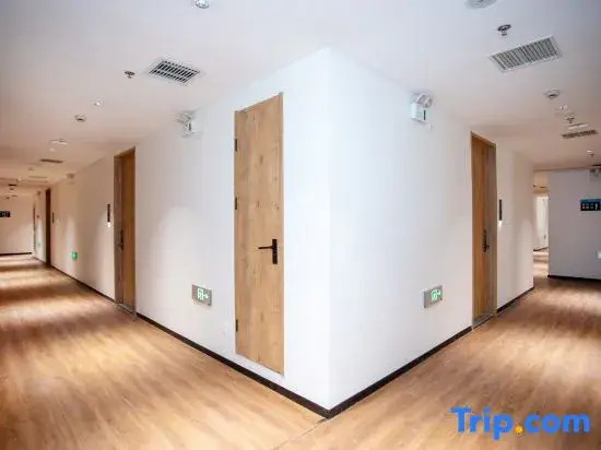WanYoo Esports Hotel (Shanghai Everbright Convention and Exhibition Caobao Road Subway Station)