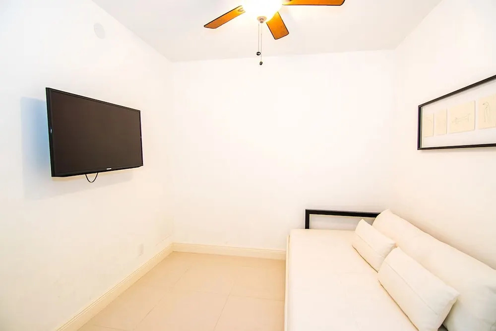 O. Reserve Condominium 2 Bedrooms 2 Bathrooms Condo
