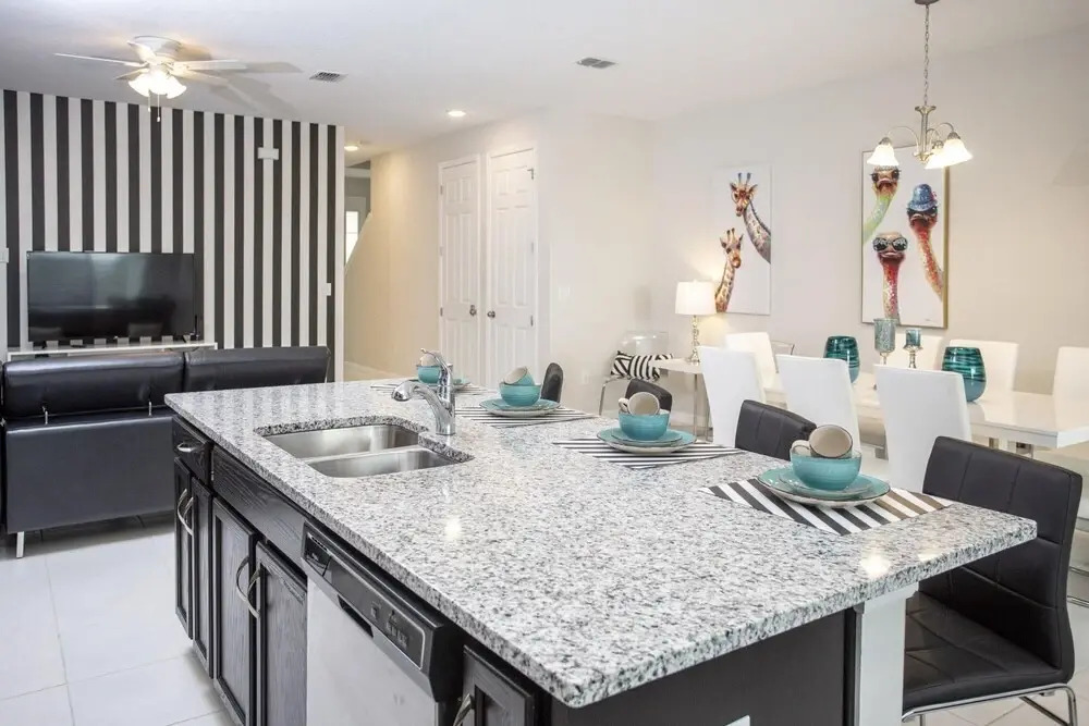 Gorgeous Four Bedroom w Pool Solara 1551