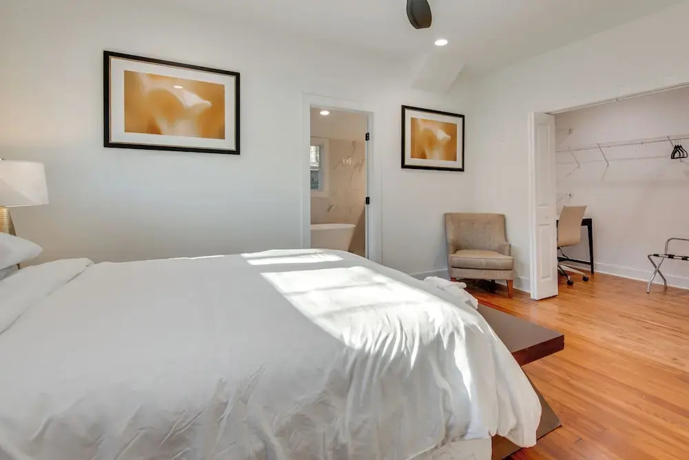 < 4 Mi to Mercedes-benz: Modern West End ATL Stay
