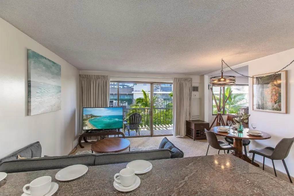 2140 Kuhio Ave #607