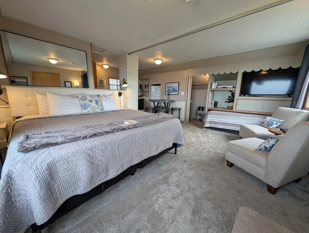 Juan de Fuca Waterfront Hotel & Cottages