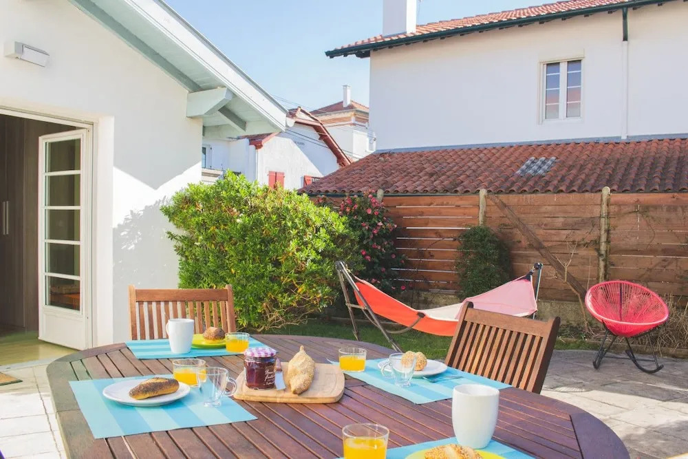 Large Apartment Saint Martin District