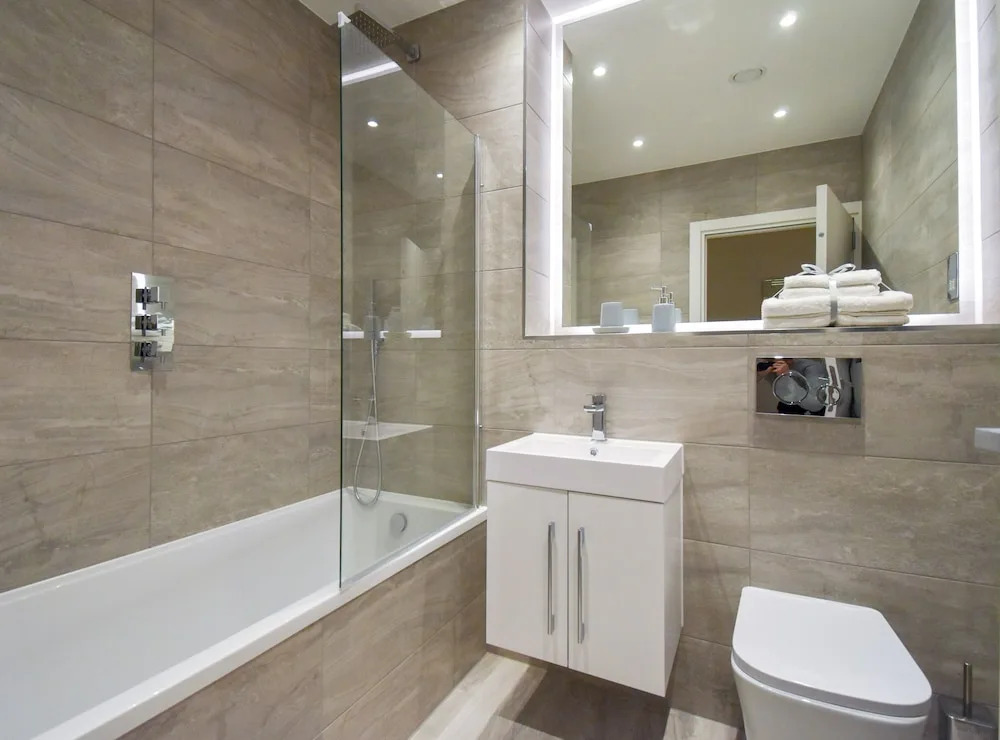 Silbury MK City Apartment With Parking