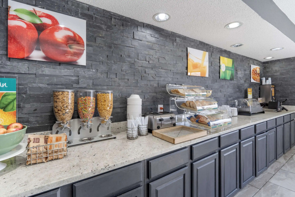 Quality Inn & Suites Bloomington University Area