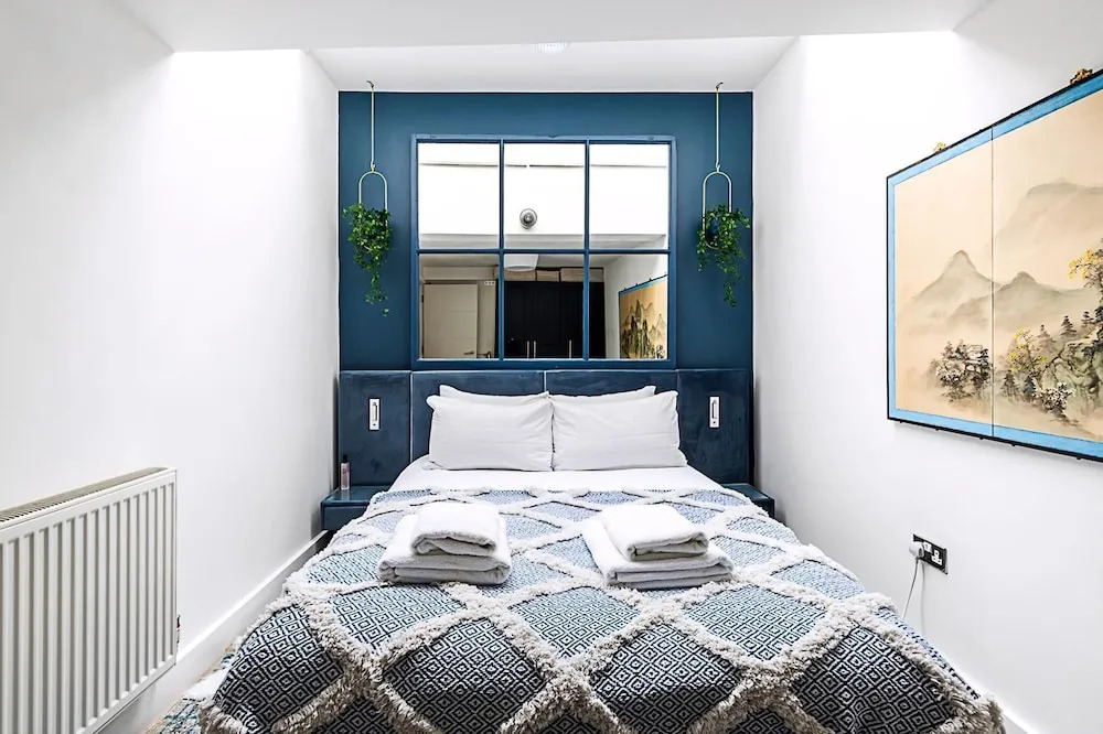 Modern Airy 2-bed Gem in Trendy Stoke Newington
