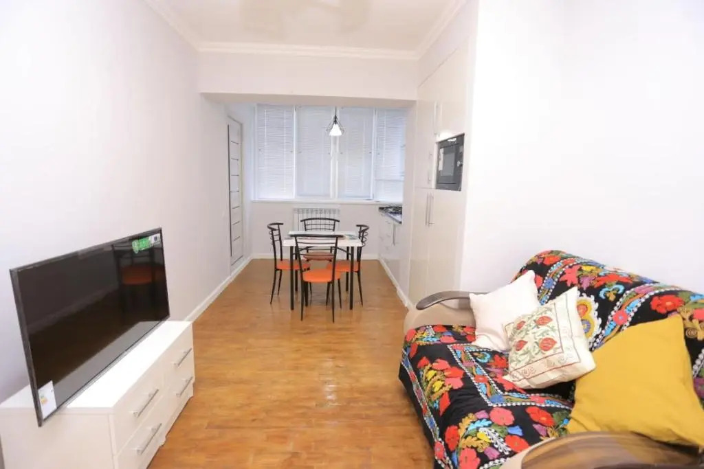 Newly Renovated Modern 2 Bed Apt Near Gur-e-Amir