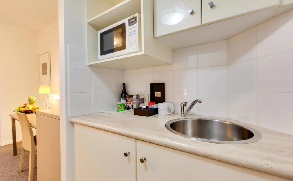 Oakbridge Hotel & Apartments
