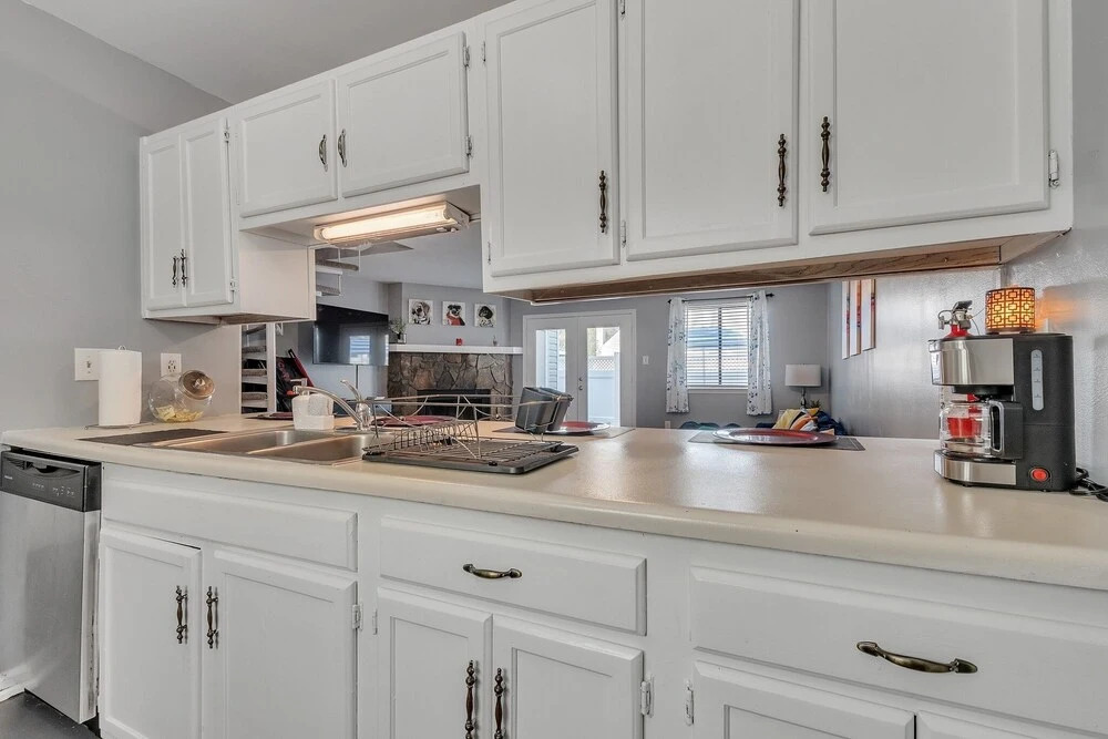 Comfy Home In The Heart Of Raleigh 2 Bedroom Townhouse by Redawning