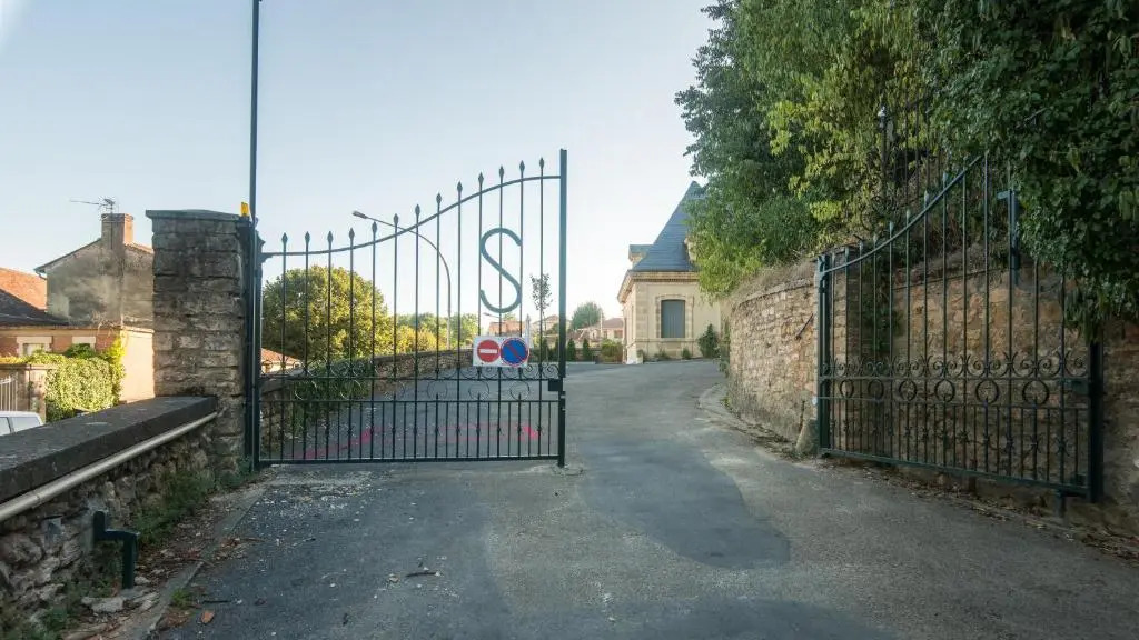 "Le Soleil Levant" avec balcon et parking privé, 2 adultes et 1 enfant