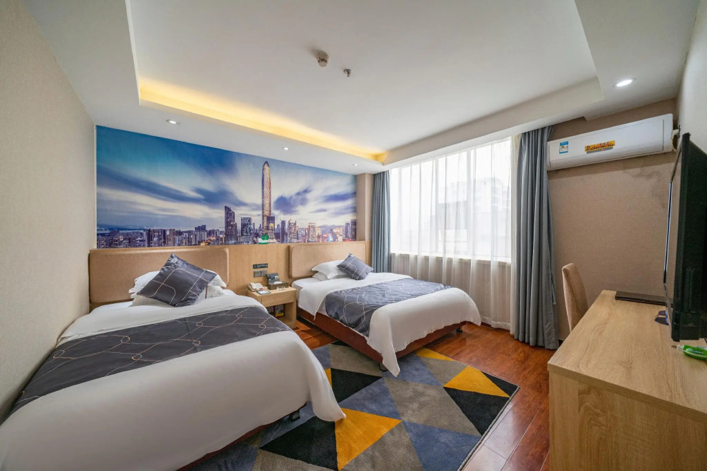Chonpines Hotel (Shenzhen Gongming Honghuashan Metro Station)