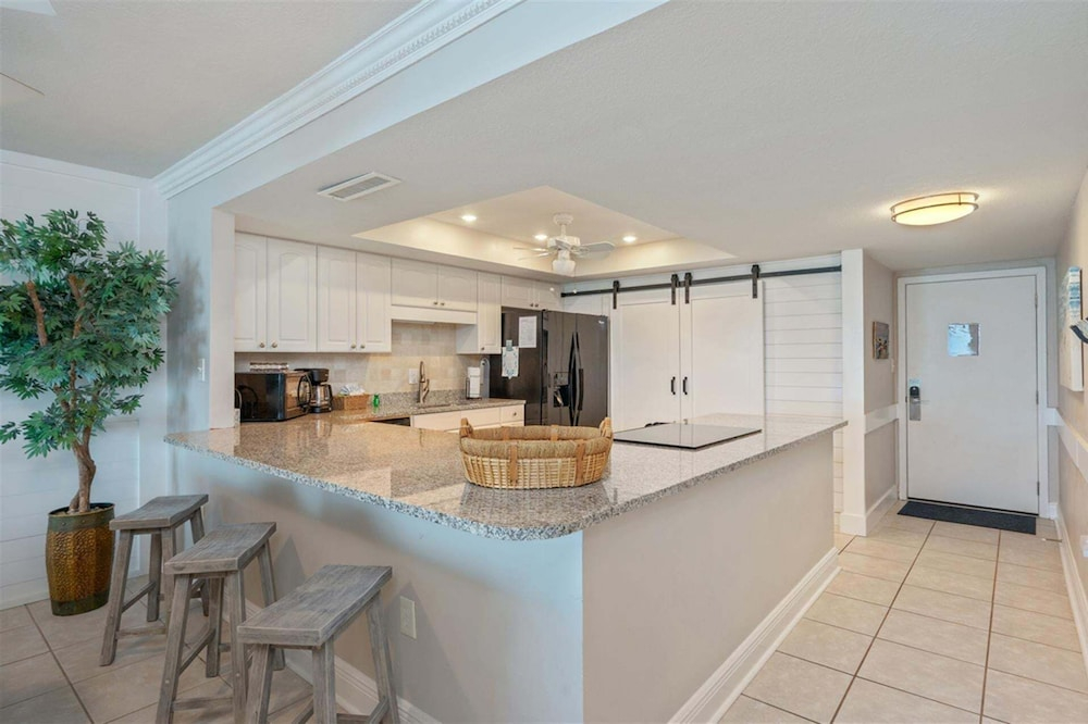 Shoreline Towers 3084 2 Bedroom Condo
