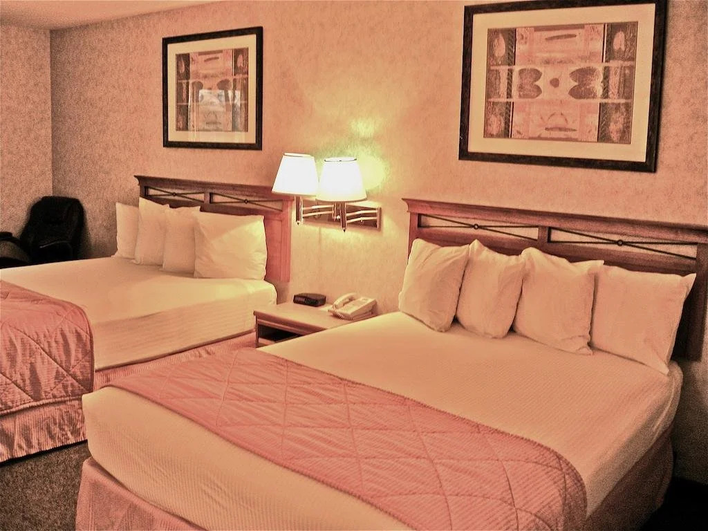 Rory & Ryan Inn