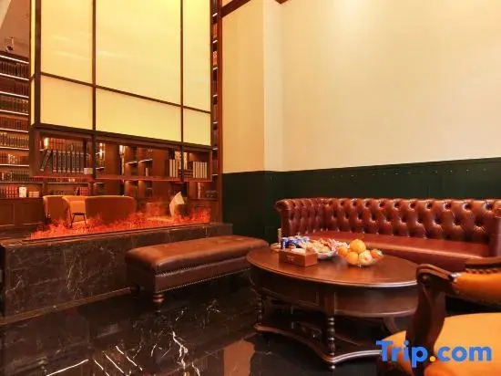 JAMES JOYCE Hotel (Qingyuan Shunying Times Square  Qingcheng Light Rail Station)