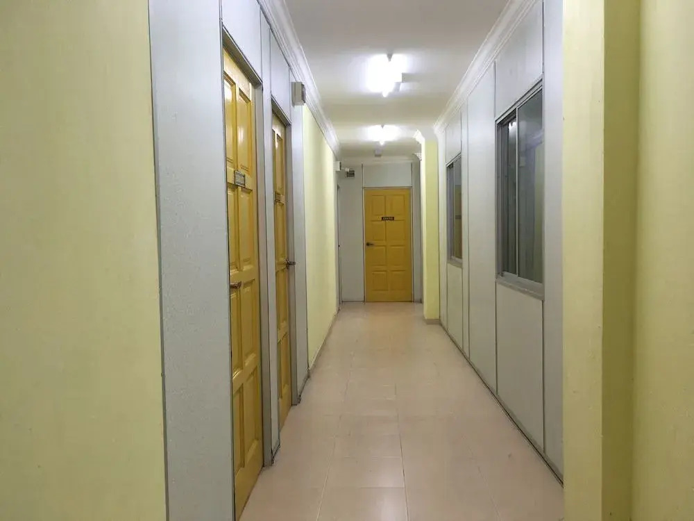 SPOT ON 89857 Azra Inn Rumah Tumpangan