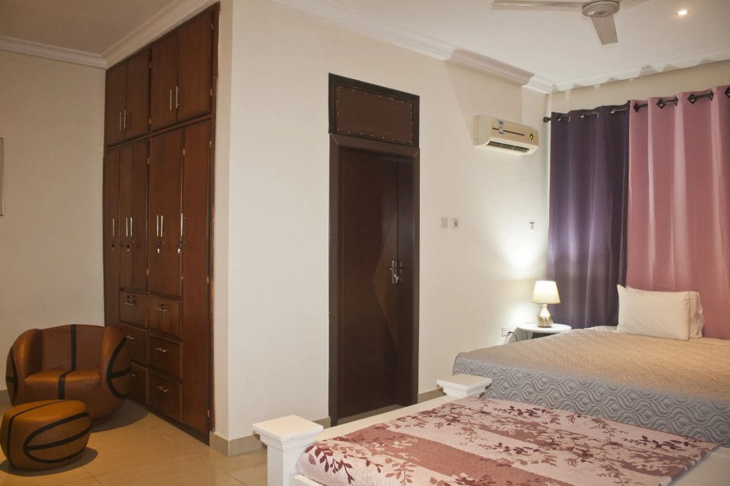 At Home Boutique Hostel and Suite