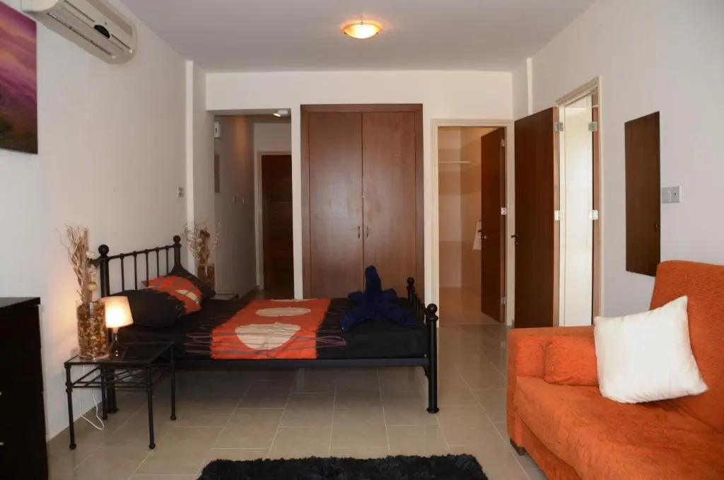 Studio with shower room E5, full kitchen, poolside, FREE WIFI