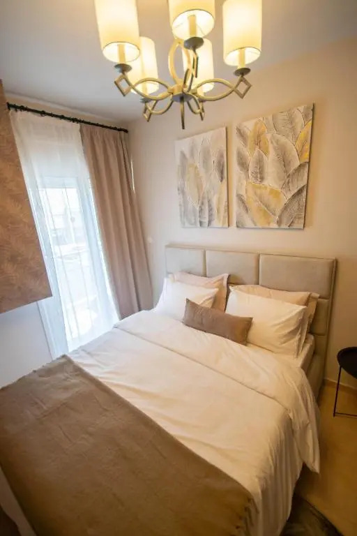 Kate's Luxury Apartment with Private Parking