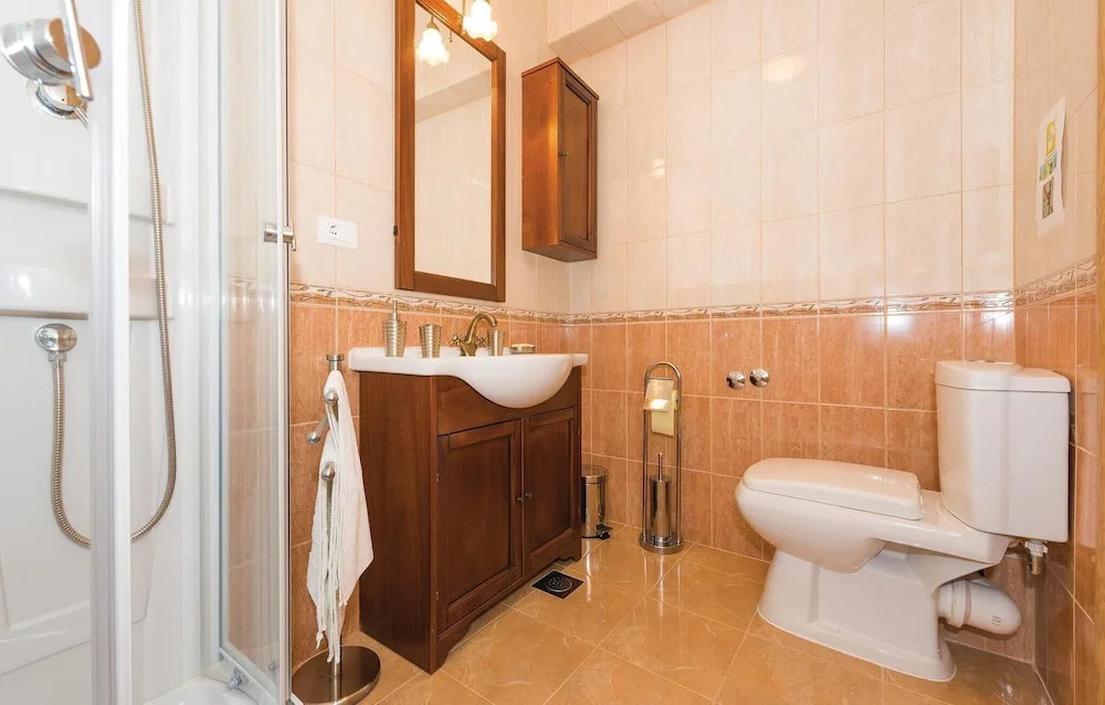 Four-Bedroom Holiday Home In Brodarica