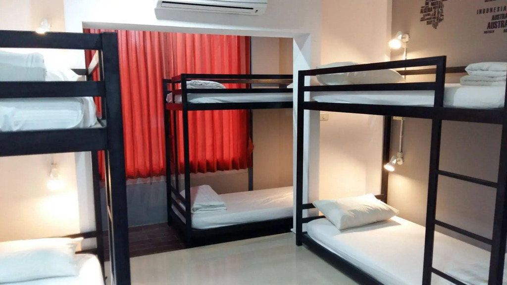 M Hostel Lanta