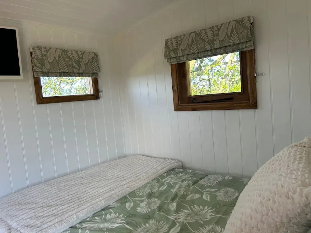 Fernlea Luxury Shepherds Hut - Sleeps 2 & Hot Tub