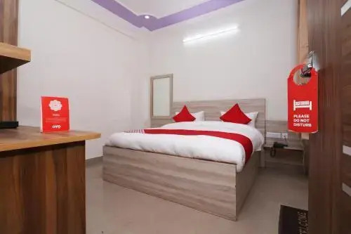 Oyo Flagship 700768 Divine Hotel