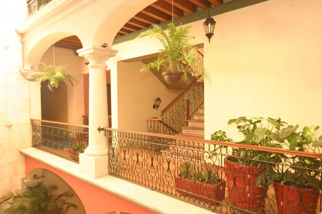 Hotel Cantera Real