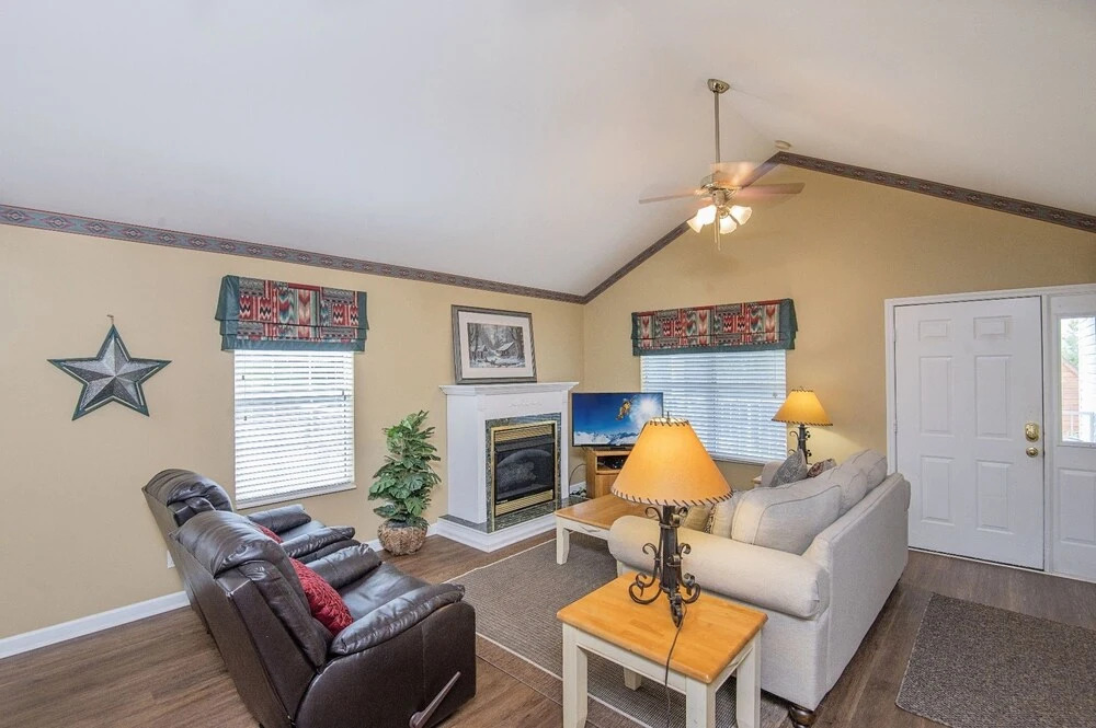 Our Tennessee Mountain Home - Great Location! Close To All The Action! 2 Bedroom Cabin by RedAwning