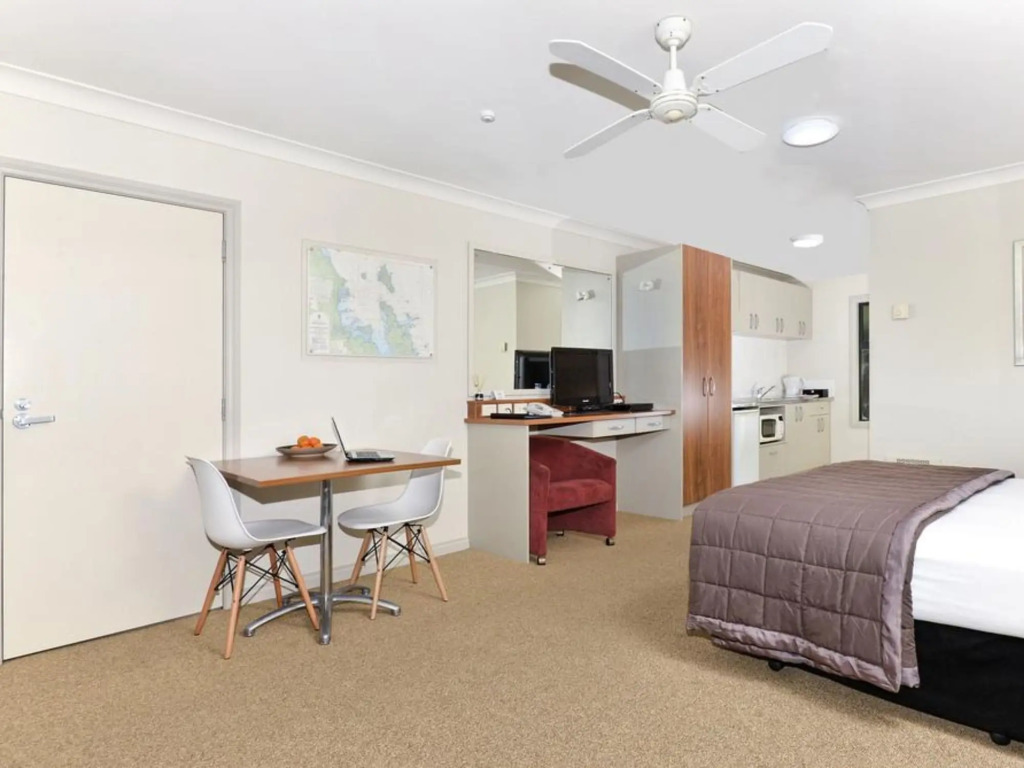 Whangaparaoa Lodge