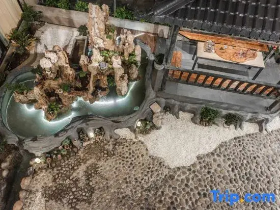 Jiuge Light Luxury Homestay(Dali Old City Erhai Store)