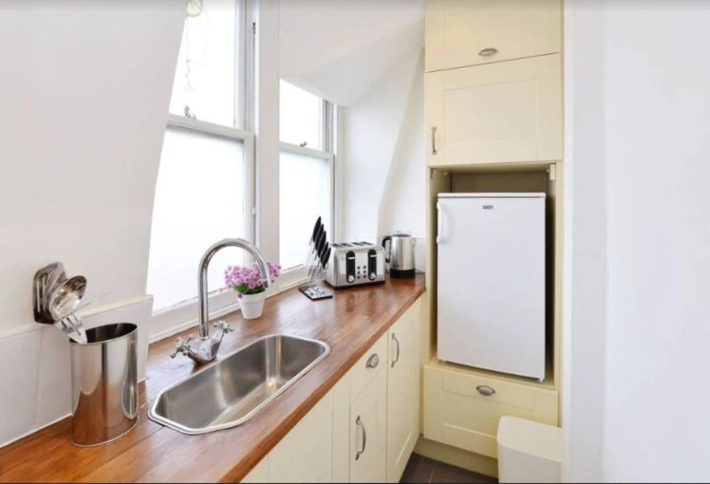 Bright and Central Studio Apartment