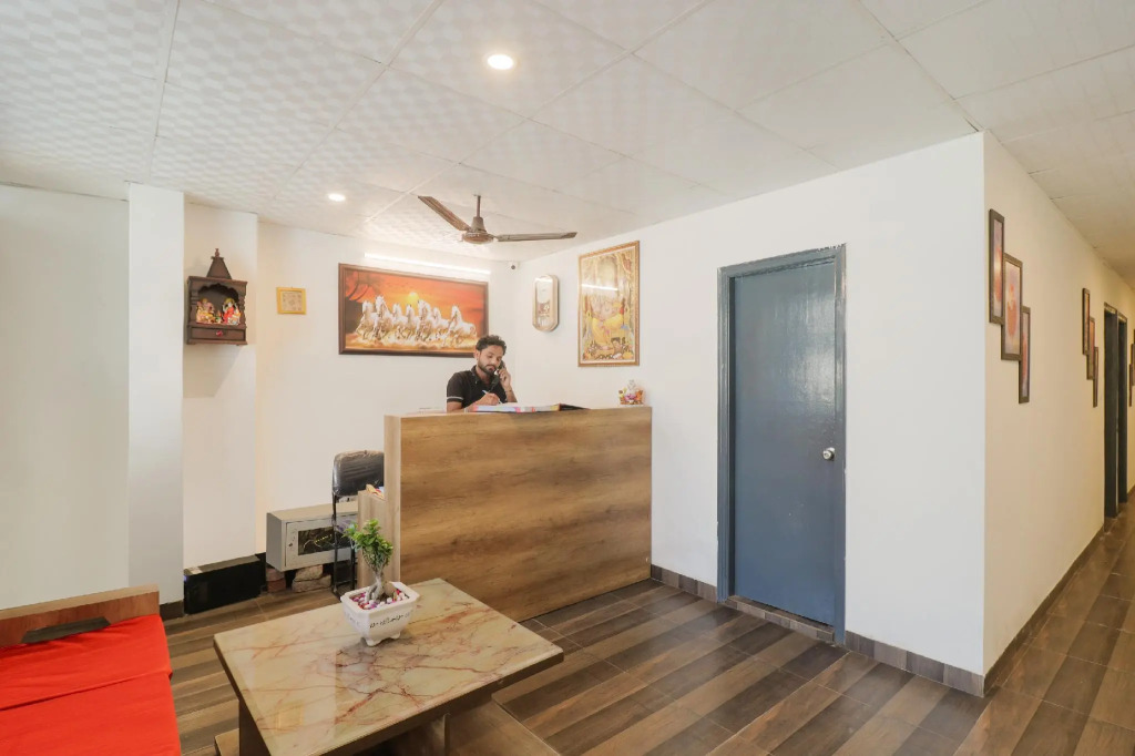 OYO 73043 Alpha Inn