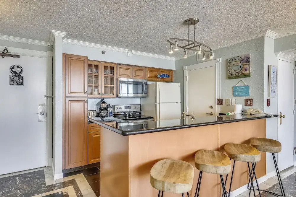 Luis' Lair by Ryson Vacation Rentals