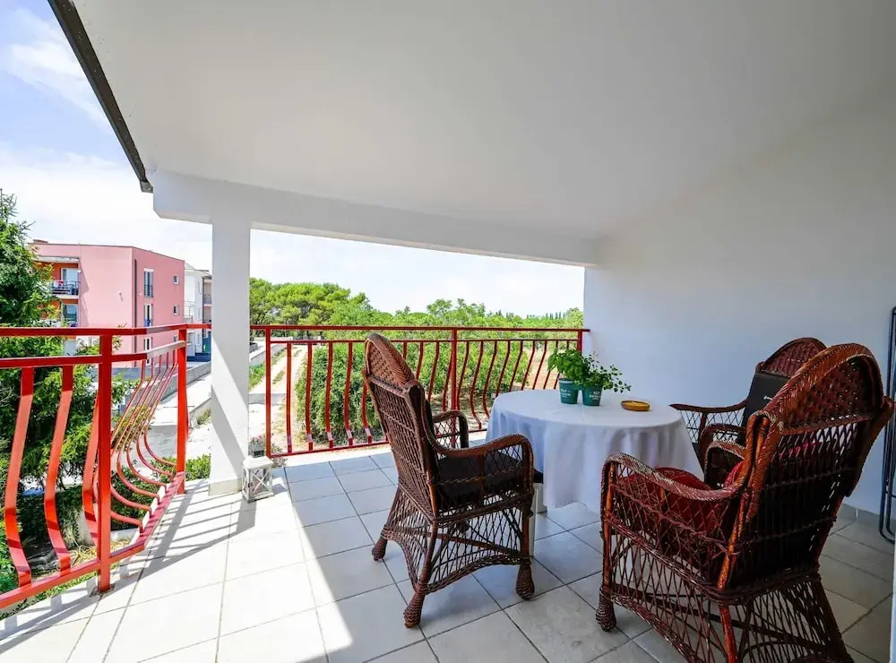 Calm and Stylish Rooms With Balcony