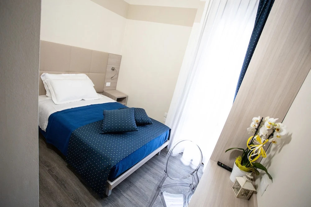 HOME HOTEL