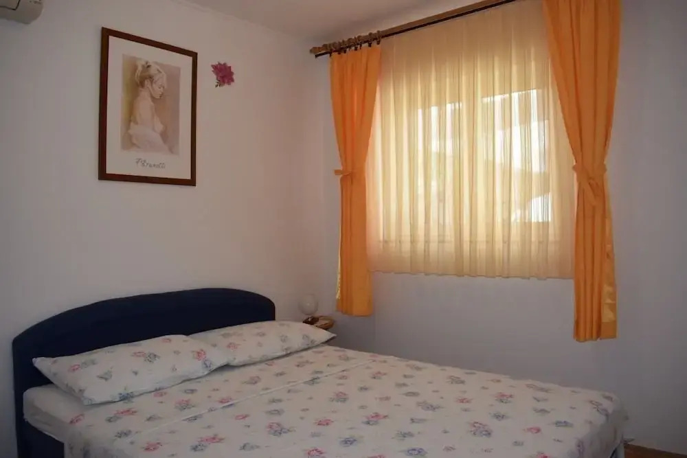 Apartment Den